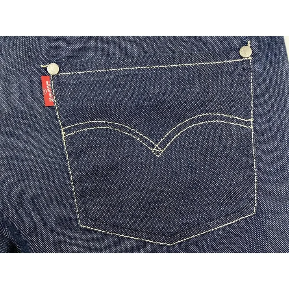 Levis piece from