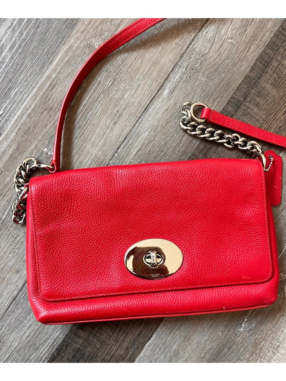 N/A red coach