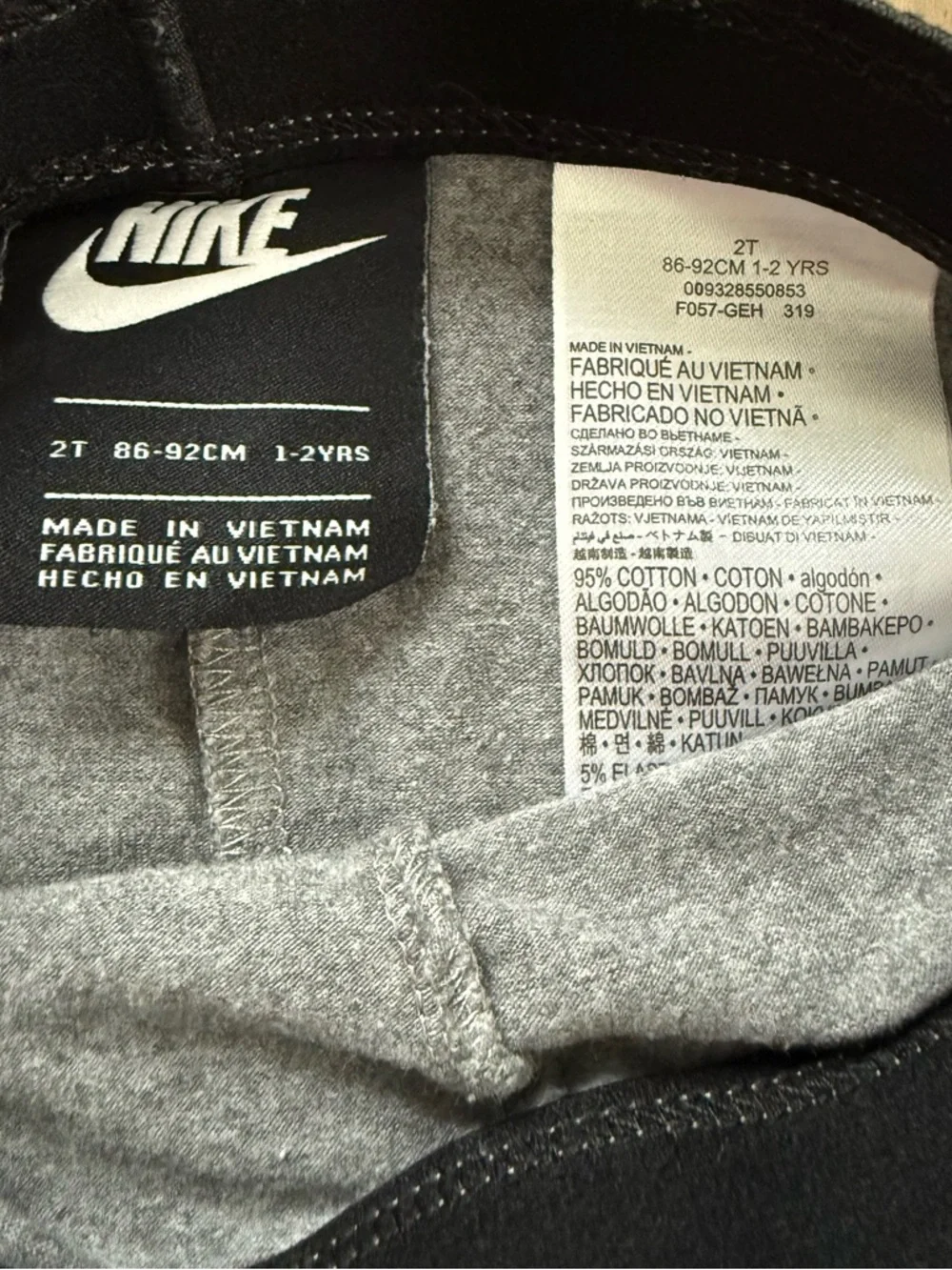 Nike left shine size