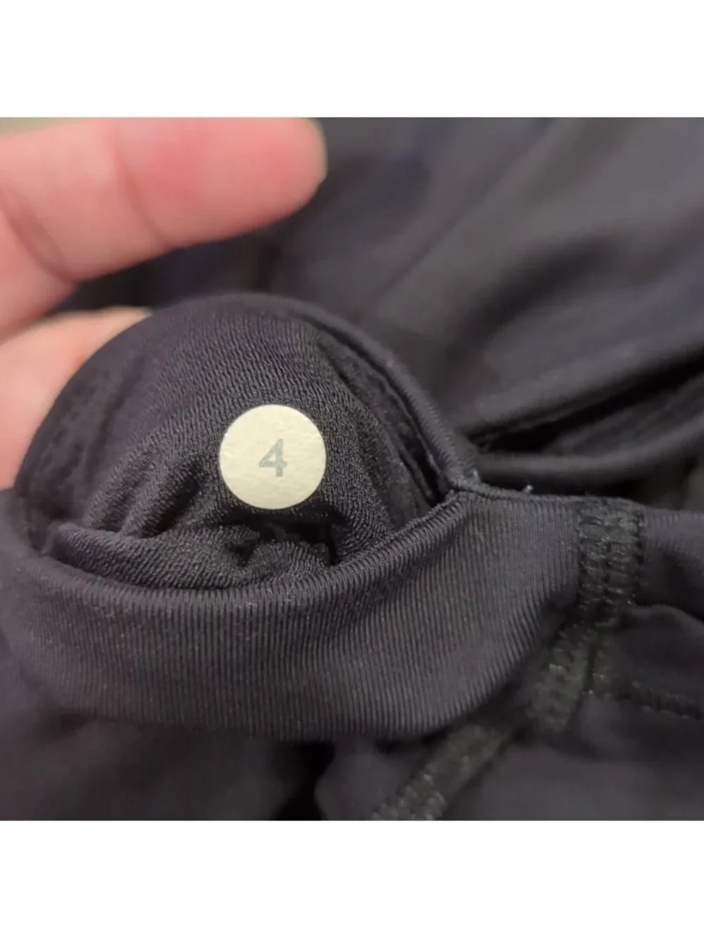 lululemon athletica avoid dig