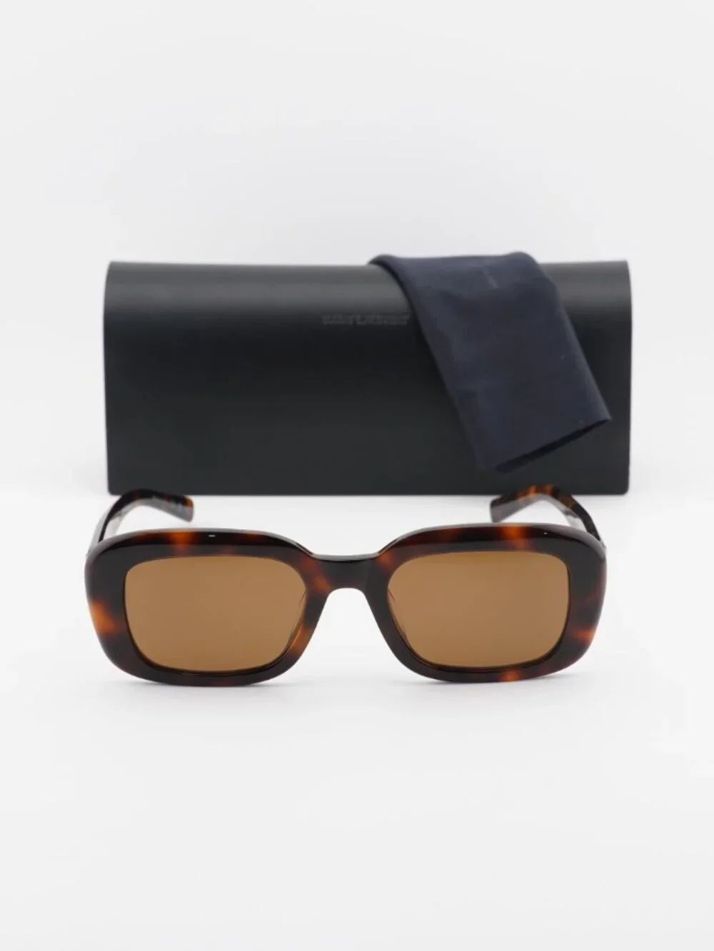 Saint Laurent model slm130