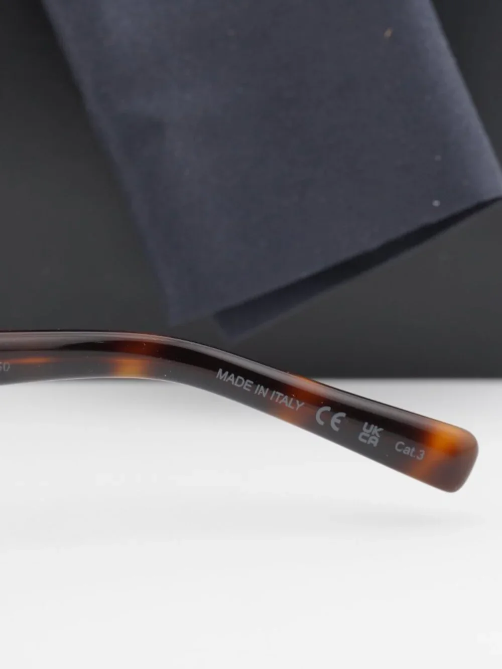 Saint Laurent model slm130