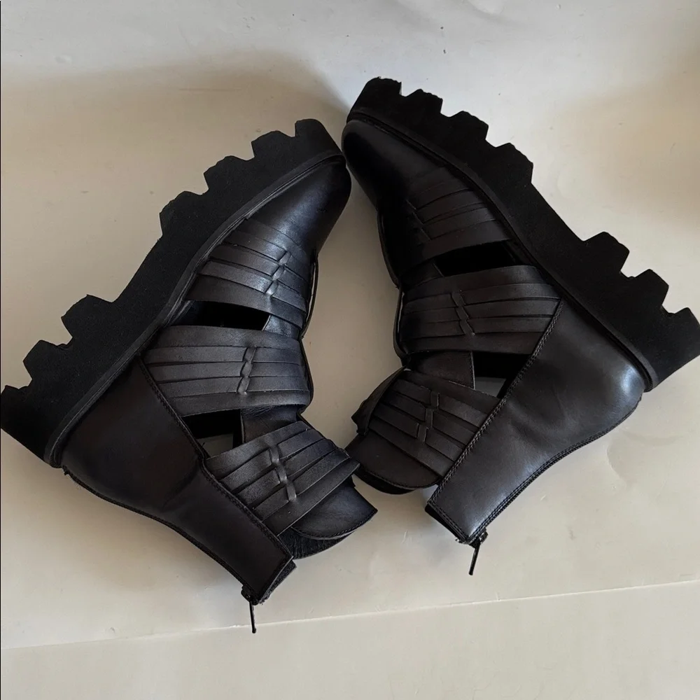 Free People Womens Black Hydra Huarache Lugged Cutout Punk Grunge Boots sz 39 EU
