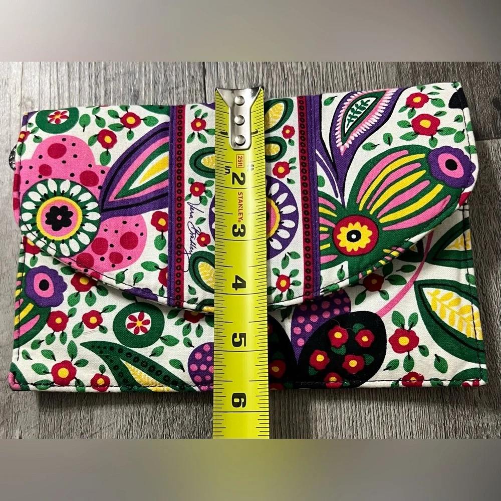 Vera Bradley cute clean