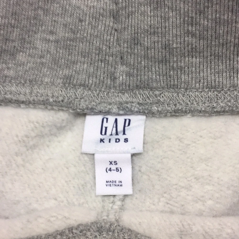 GAP signs slim small