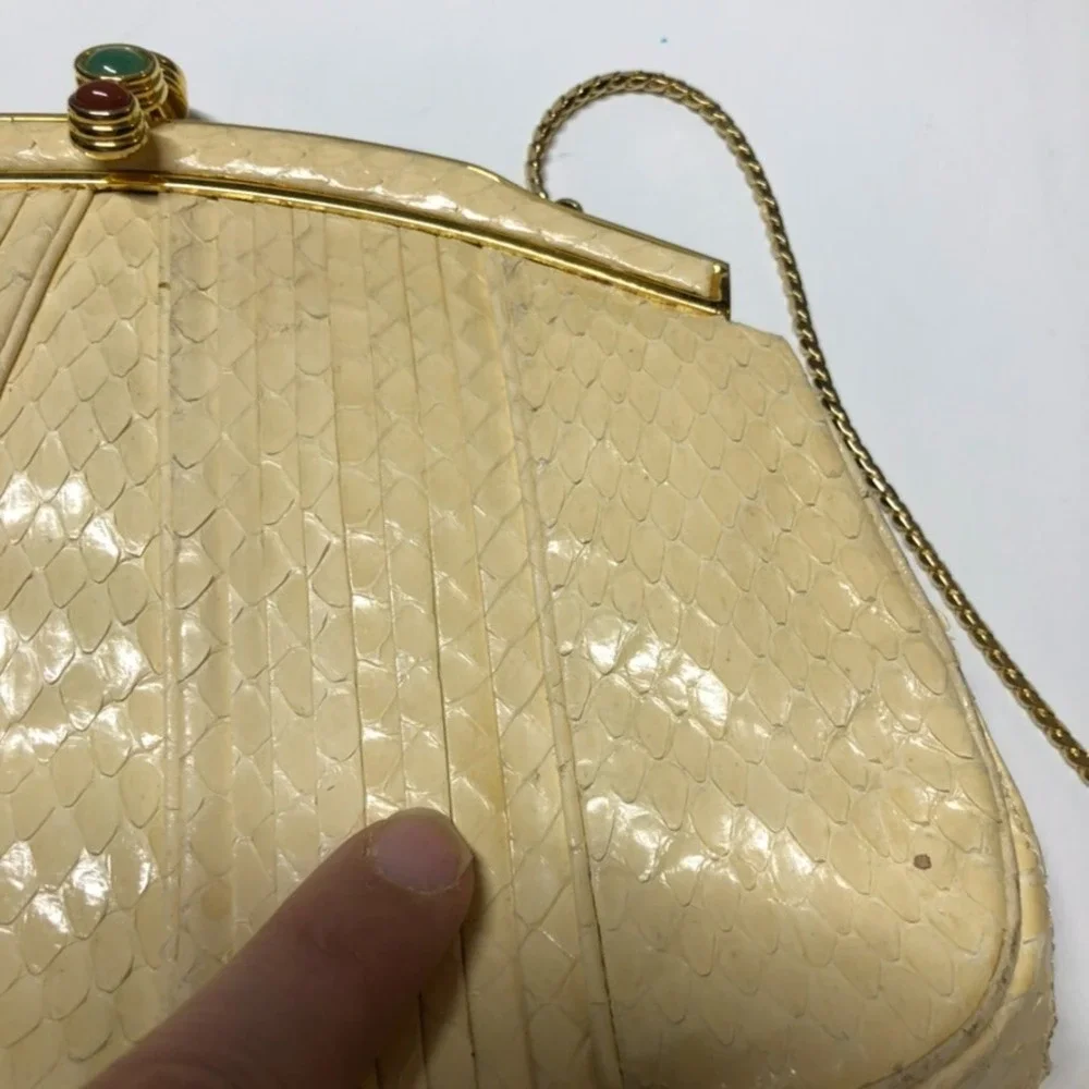 Judith Leiber measurements can