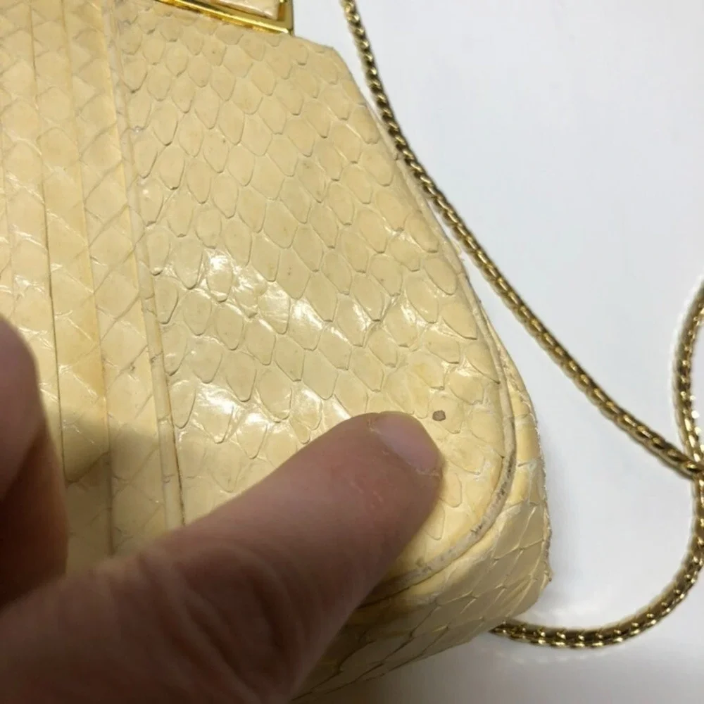 Judith Leiber measurements can