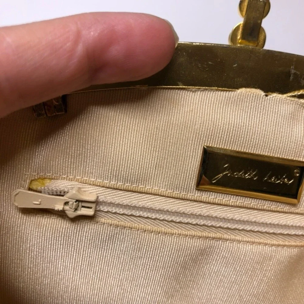 Judith Leiber measurements can