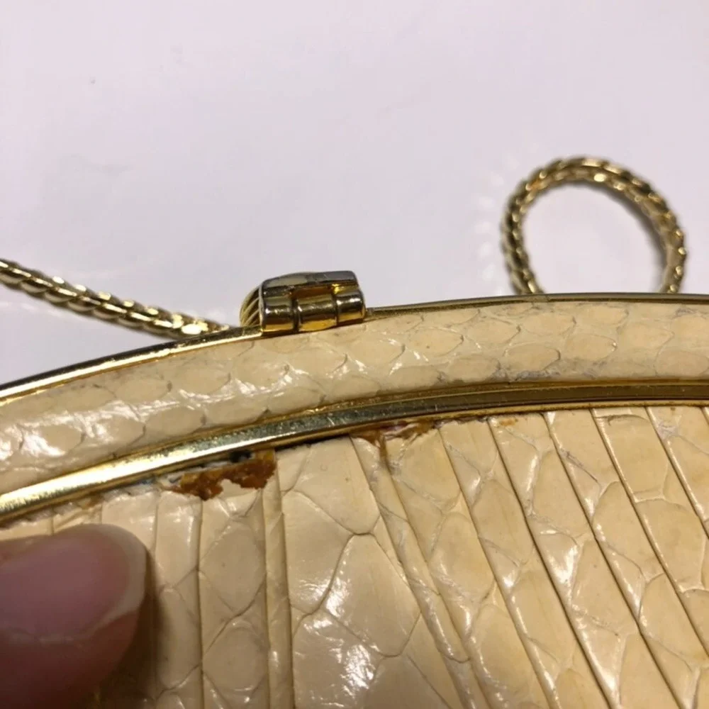 Judith Leiber measurements can
