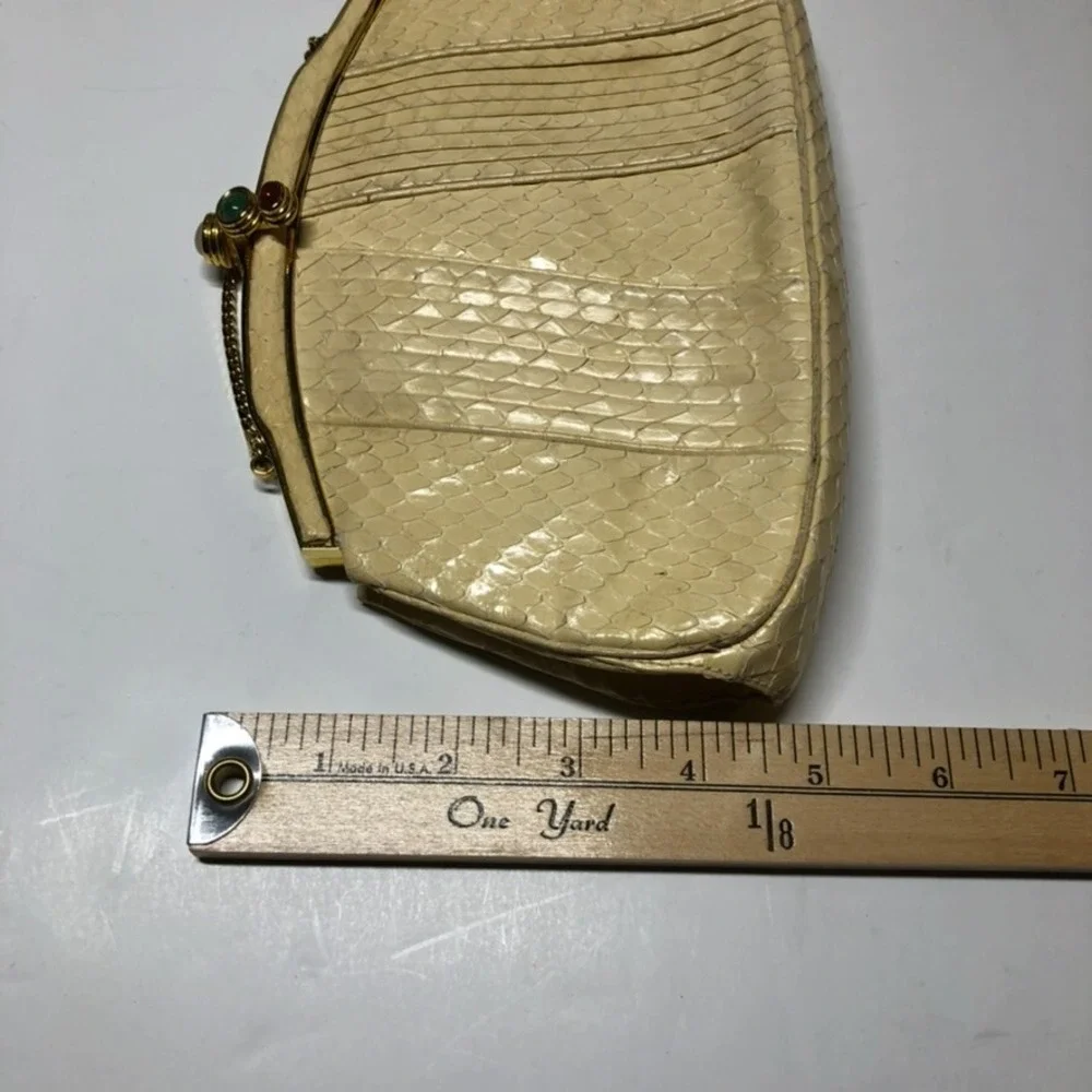 Judith Leiber measurements can