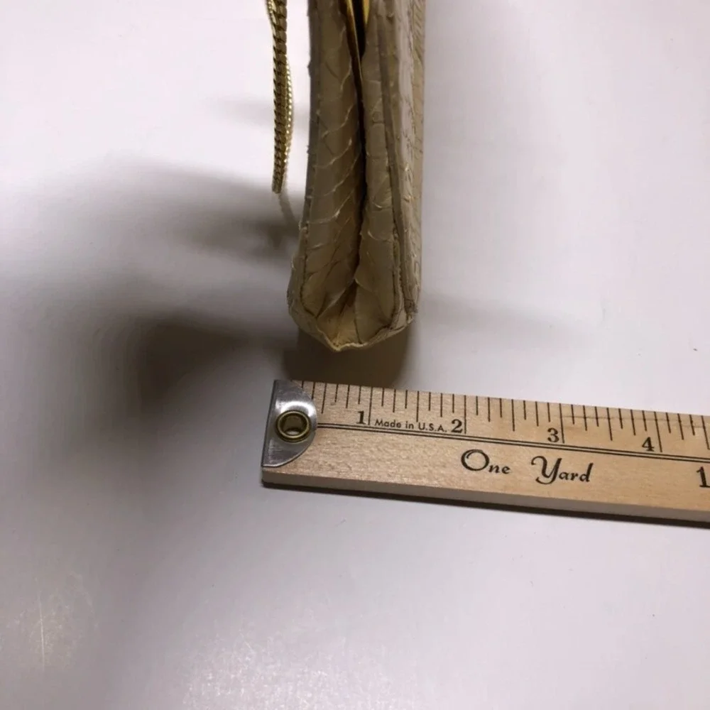 Judith Leiber measurements can