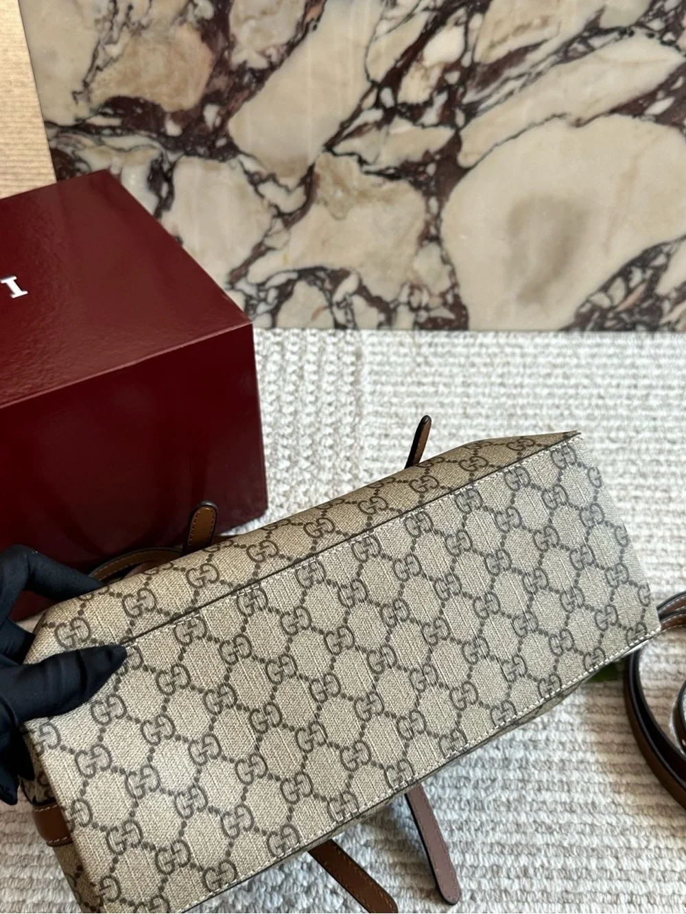 Gucci  . . classic gucci