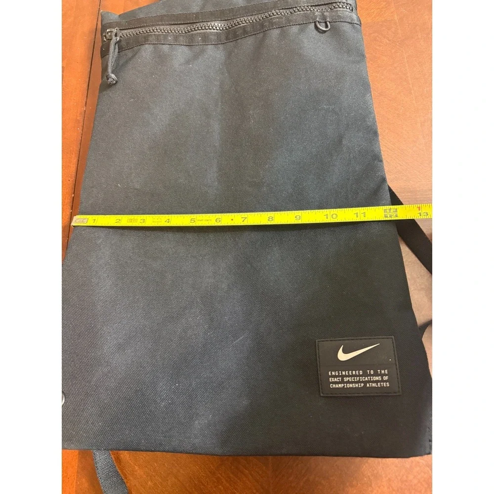 Nike xipper shoulder
