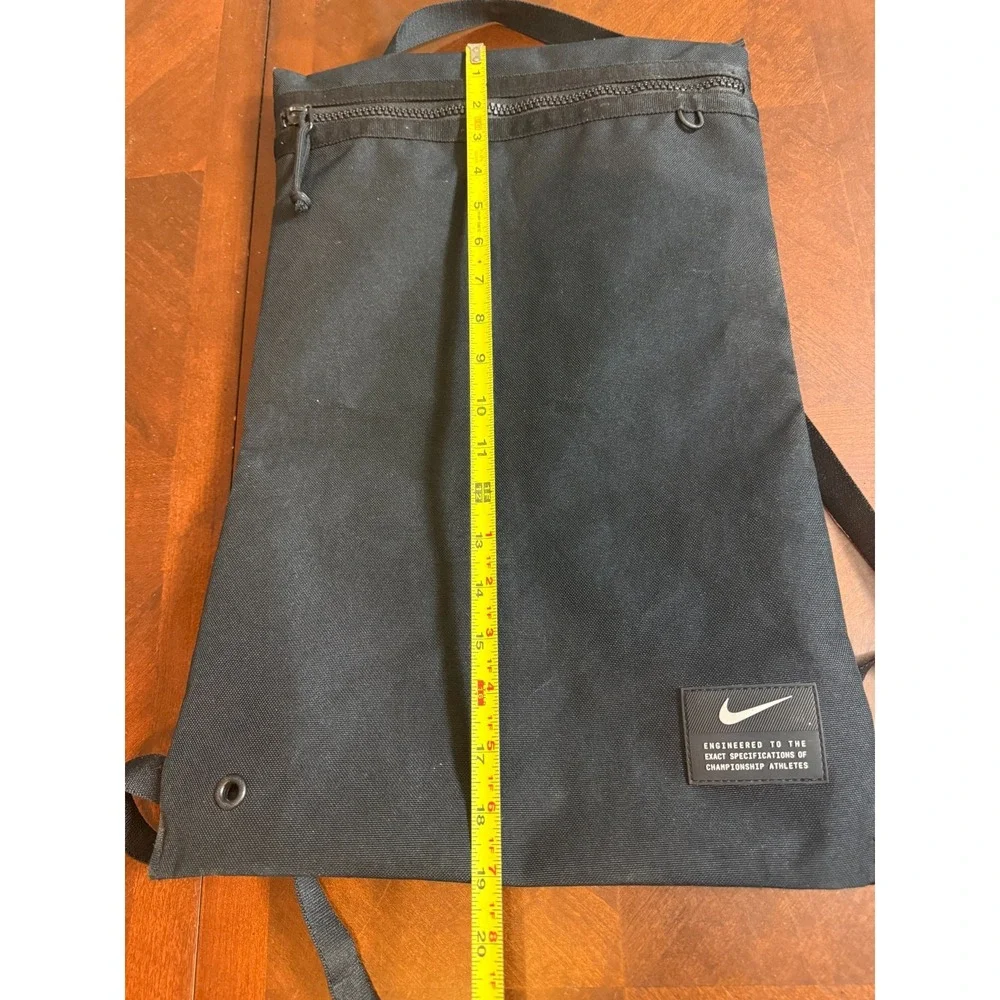 Nike xipper shoulder