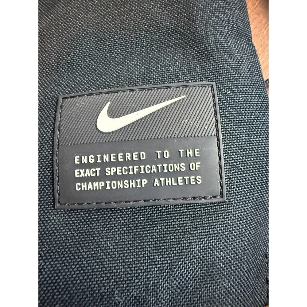 Nike xipper shoulder