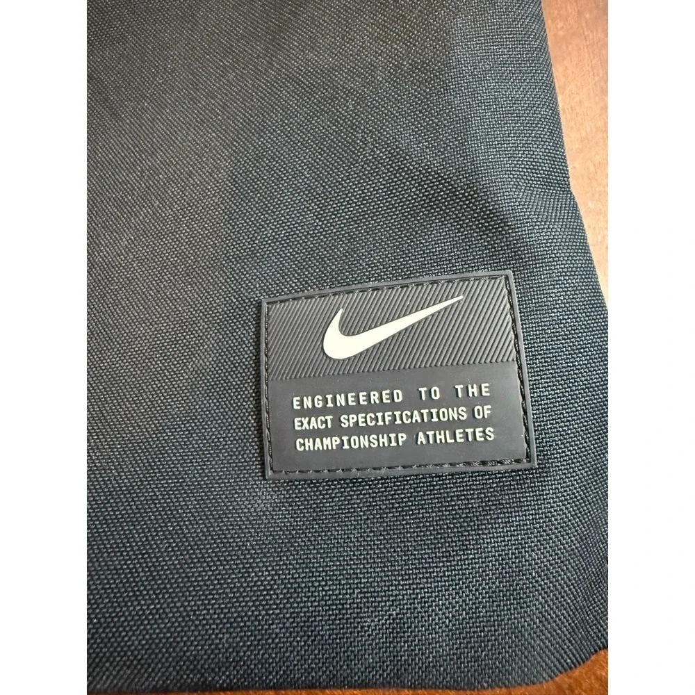 Nike xipper shoulder