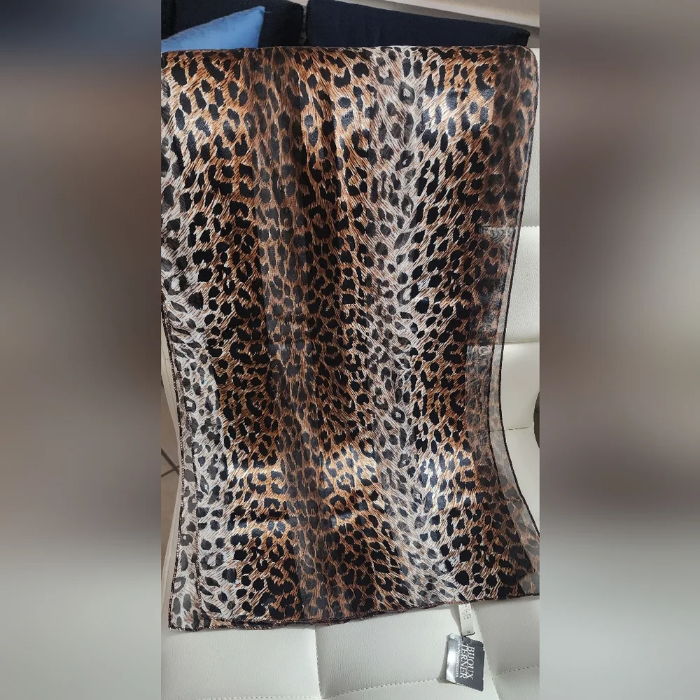 New Bijoux‎ Terner Leopard Print Scarf 22