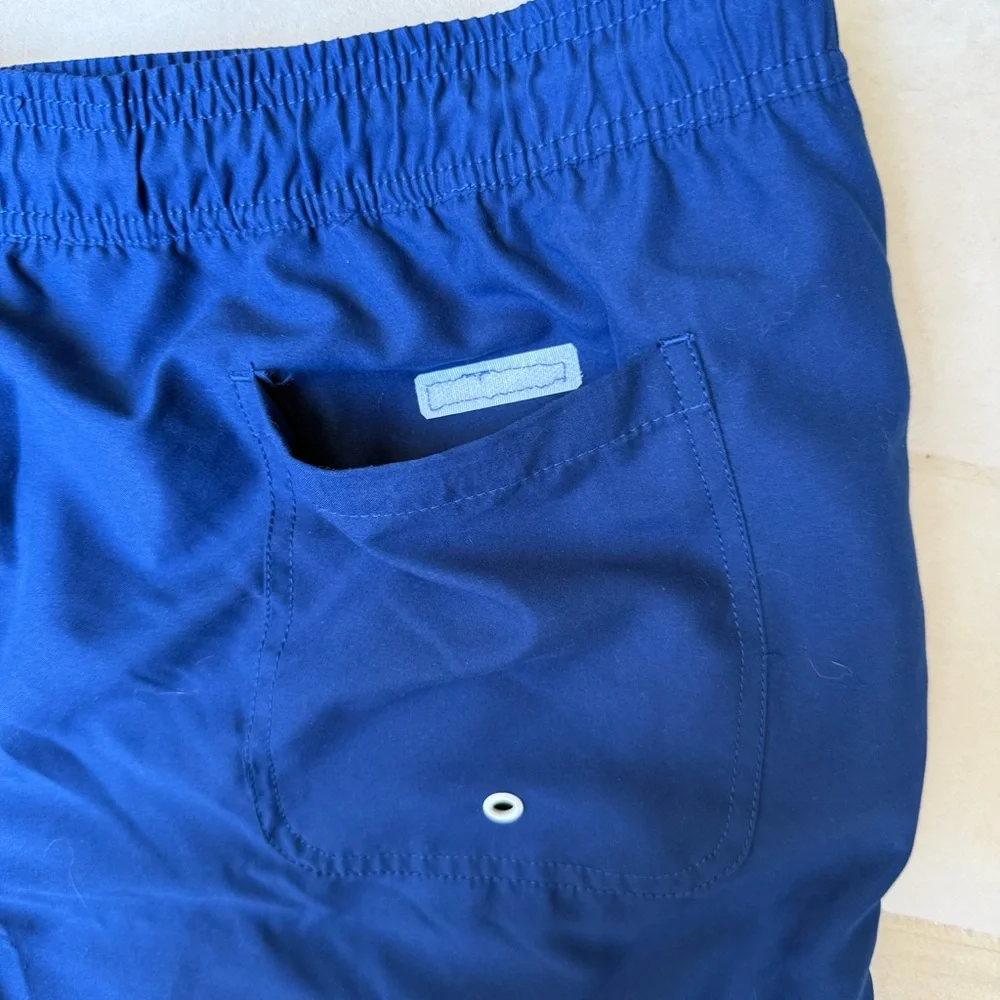 Amazon Essentials material ensures waist