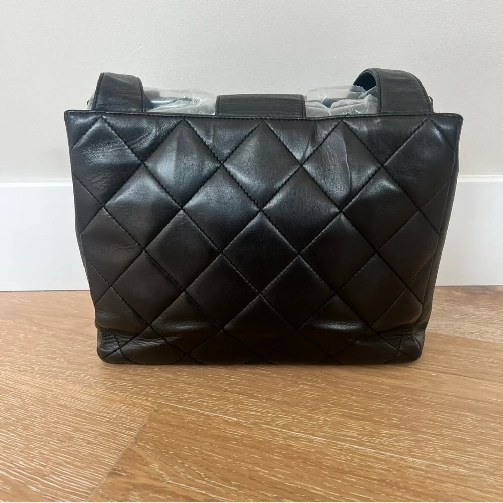 Vintage Chanel Black Lambskin Quilted Shoulder Bag Gold Hardware Authentic