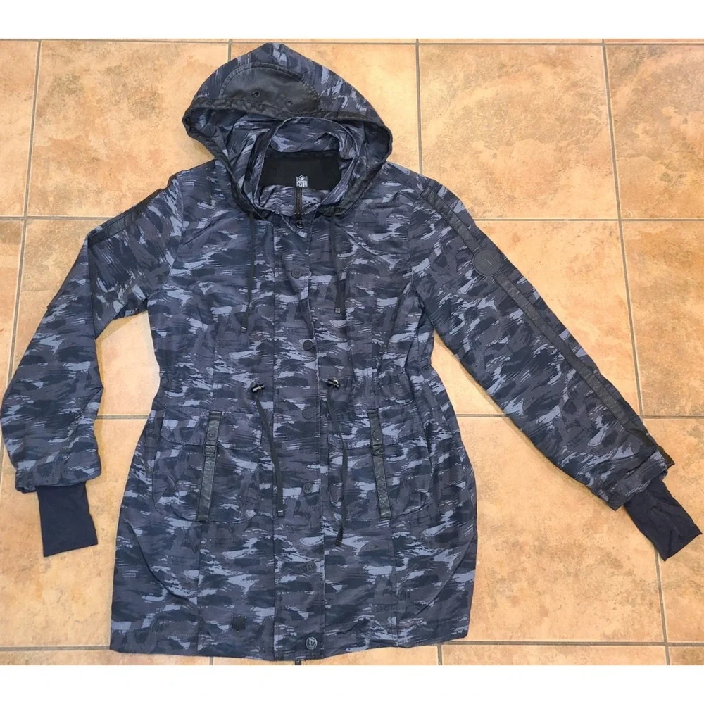 Super Bowl LV‎ NFL '21 Woman's Black Windbreaker Camouflage Jacket Size M Thumb