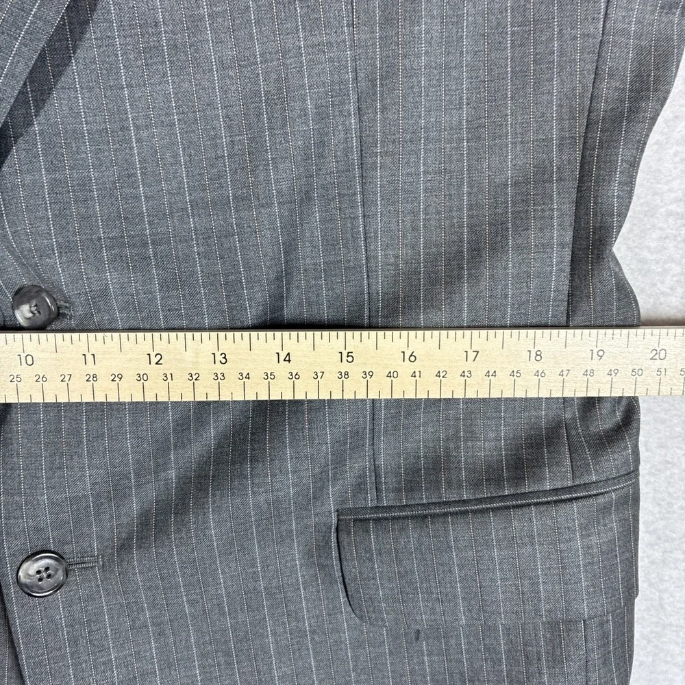 Jos. A. Bank features style