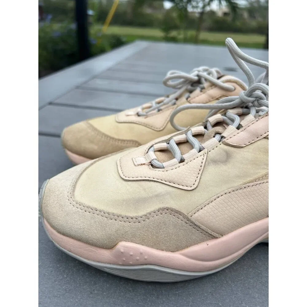 Puma features women