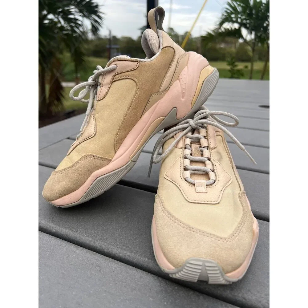Puma features women