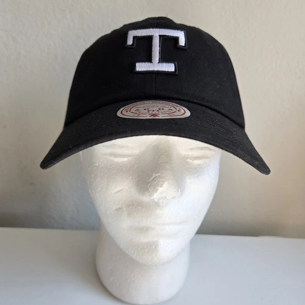 Mitchell & Ness vibrant black