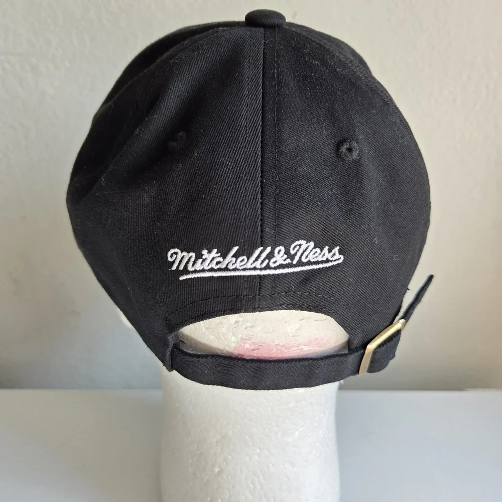 Mitchell & Ness vibrant black