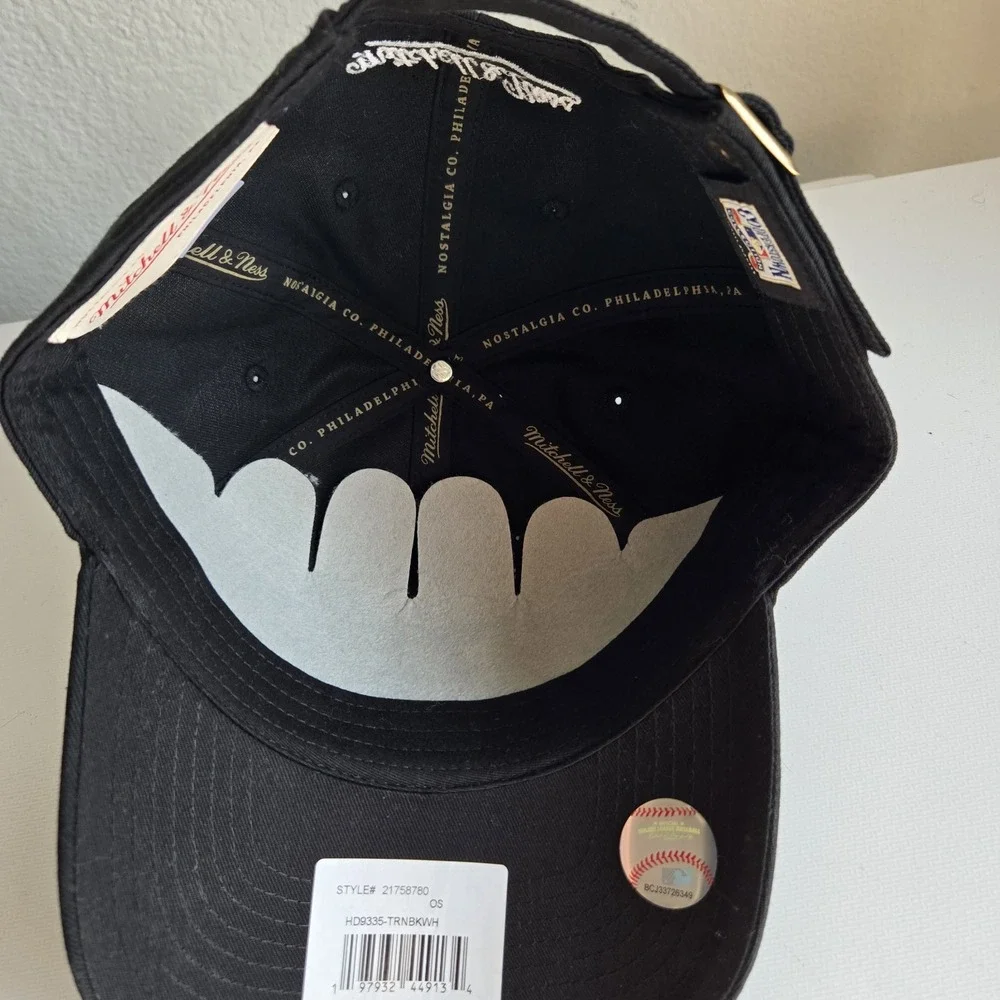 Mitchell & Ness vibrant black