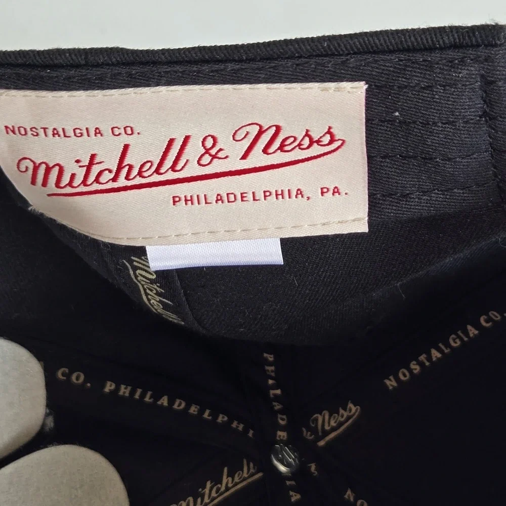 Mitchell & Ness vibrant black