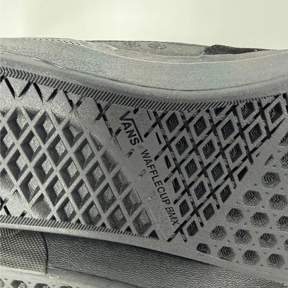 Vans sneakers impact toe
