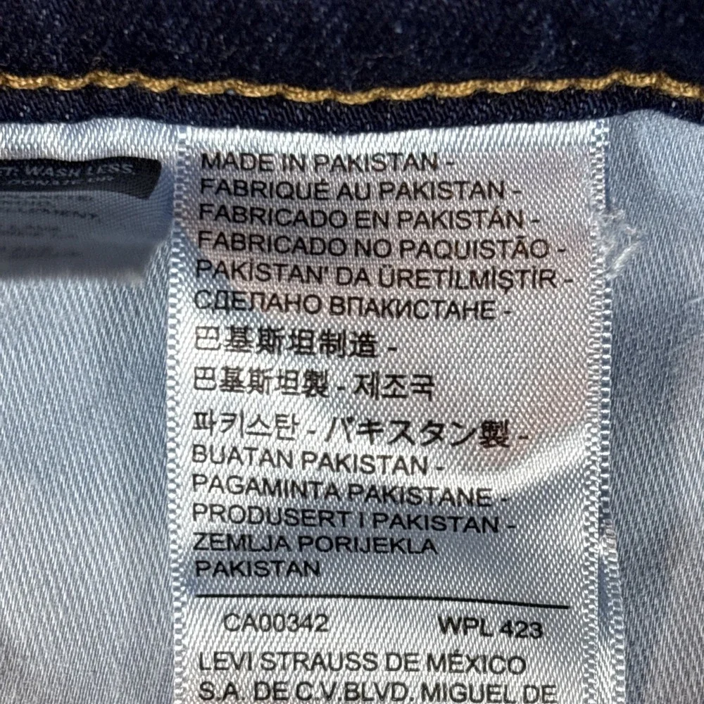 Signature by Levi Strauss please check