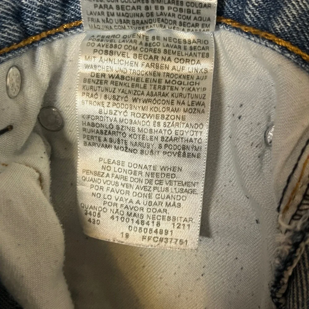Levis material tagged