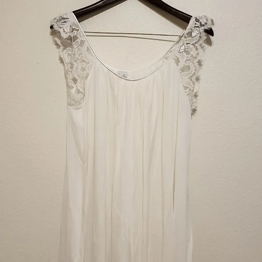 Lucie Ann vintage nightgown medium‎