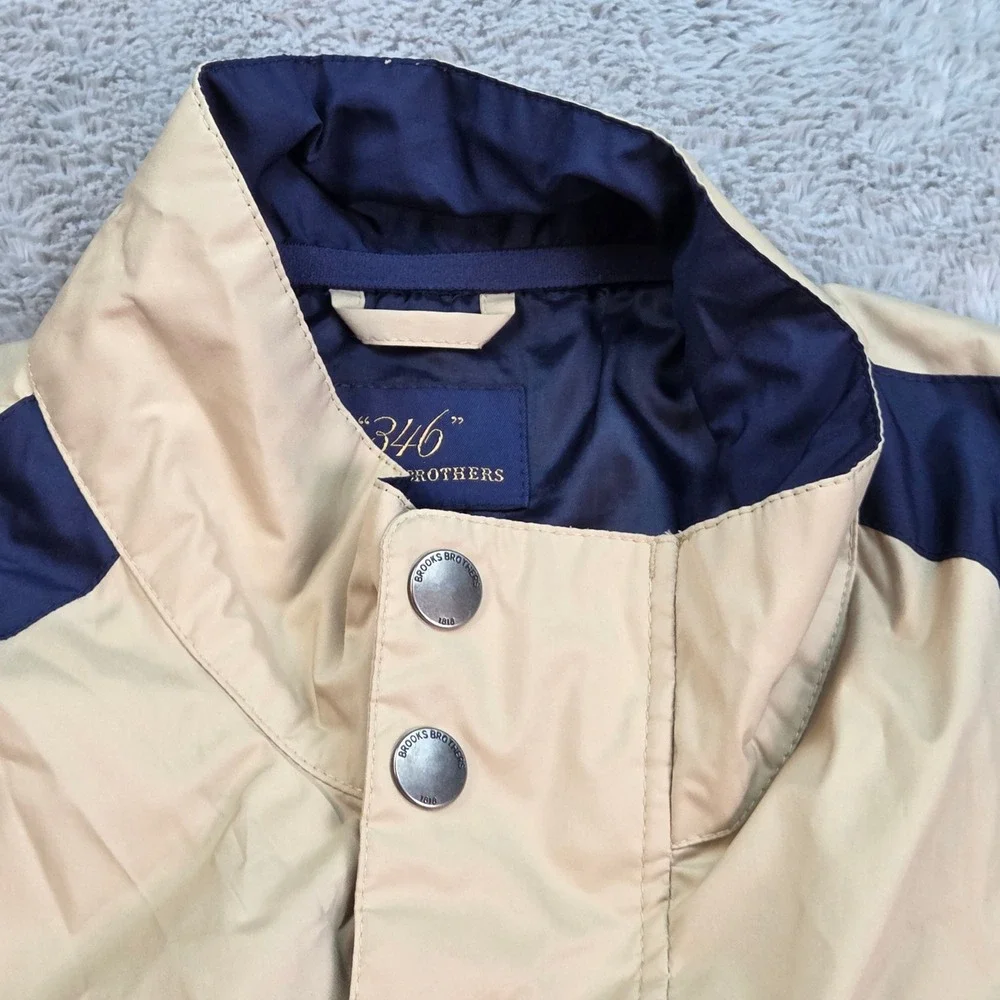 Brooks Brothers loop features nautical