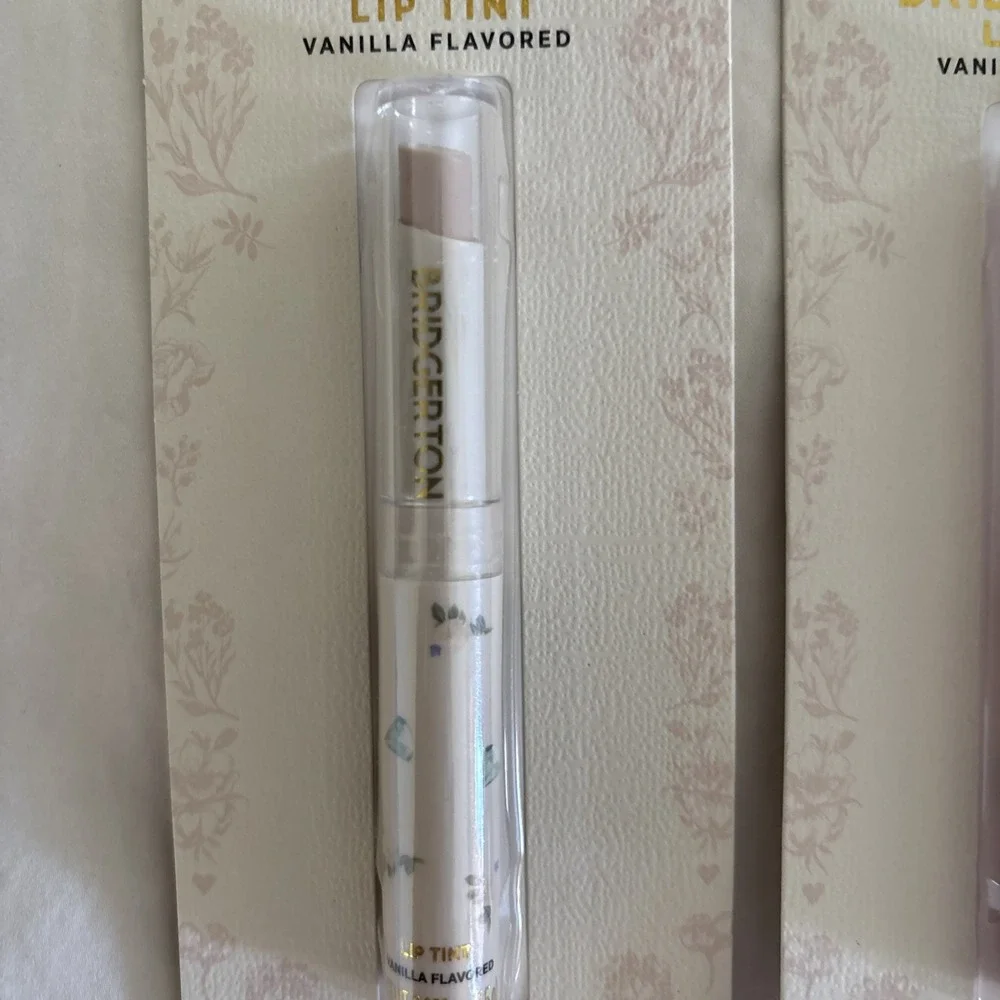 Bridgerton Lip Tint Vanilla Flavored‎ pink Colin Penelope Netflix