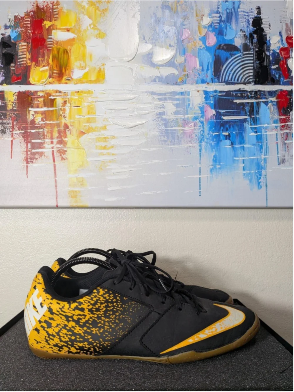 Nike Indoor Soccer Shoes Mens Size 10 Black Yellow Gum Sole Sneakers 573875-002