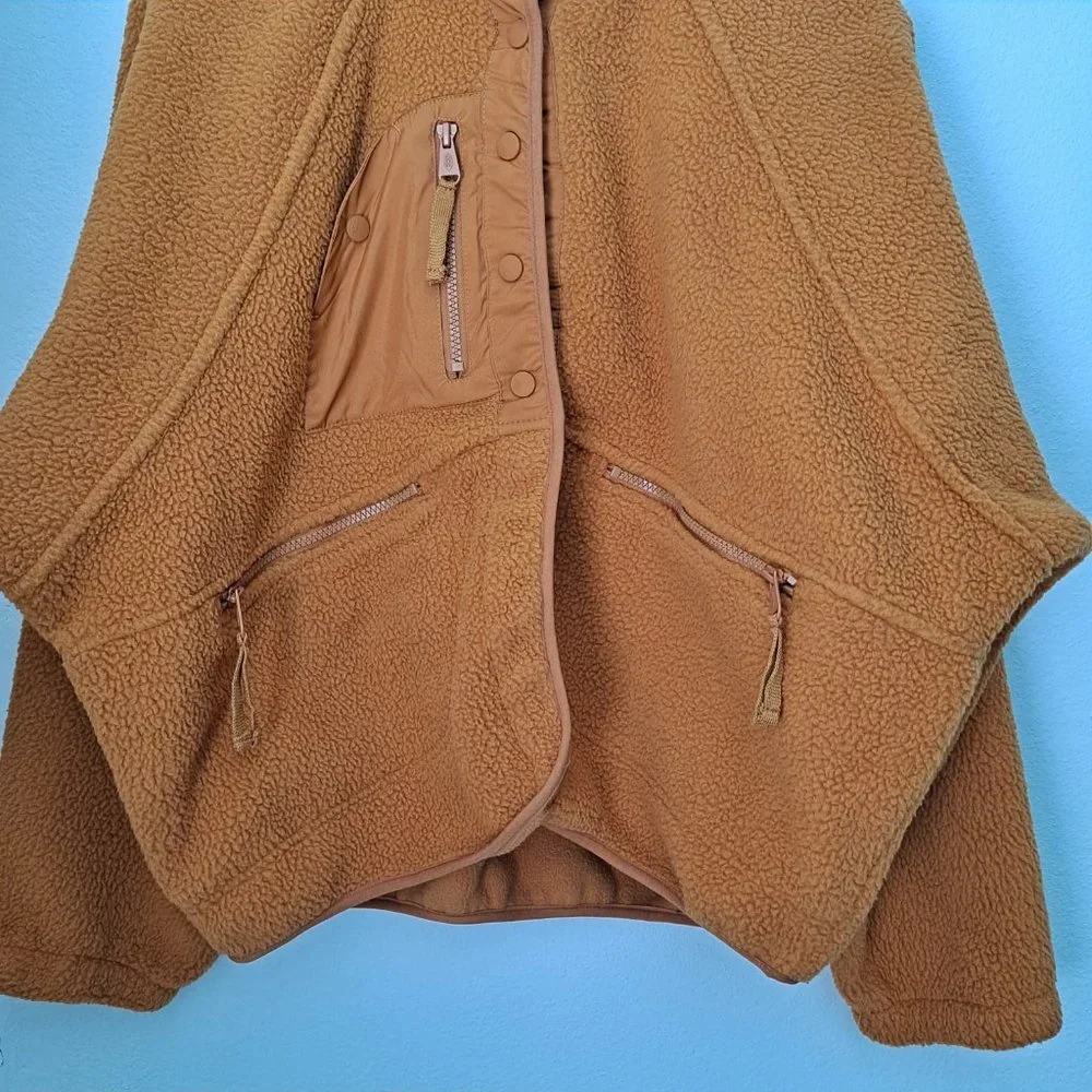 Free People fit closure