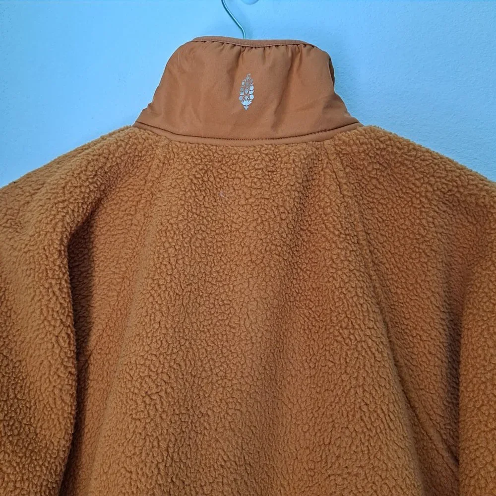 Free People piece closure casual