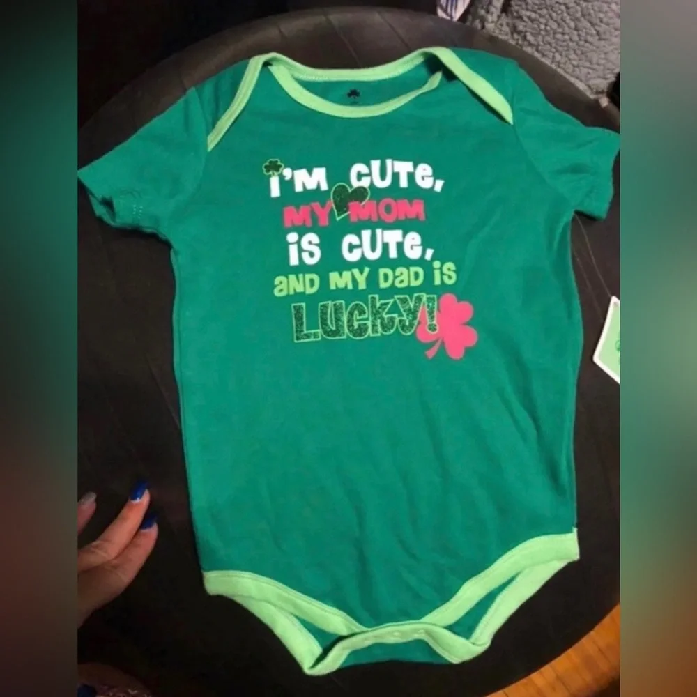 St Patricks Day onesie NEW 0-3 months shamrock