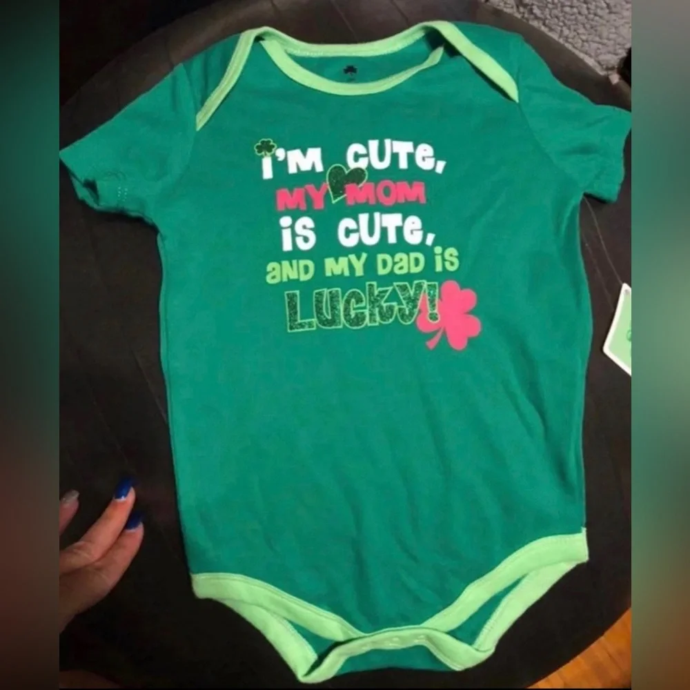 St Patricks Day onesie NEW 0-3 months shamrock