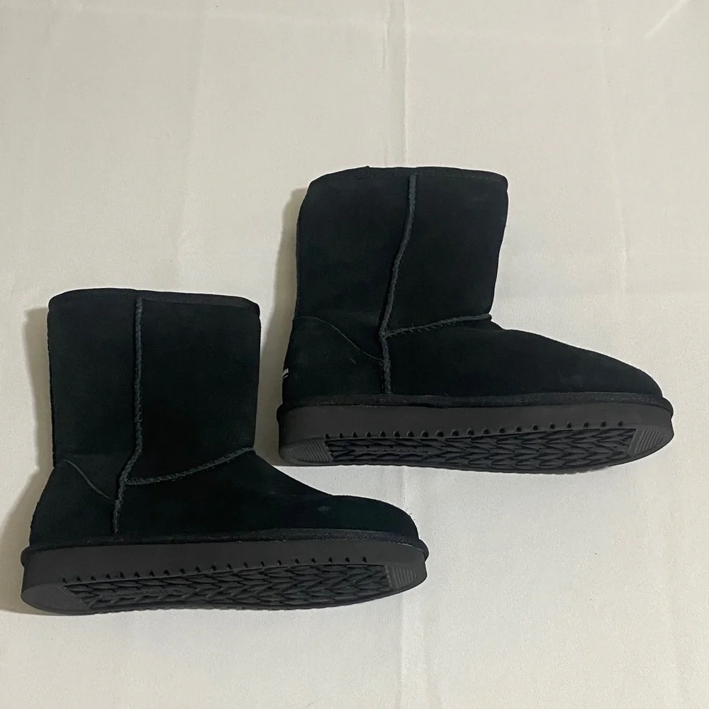 NWOB KOOLABURRA by UGG Black Suede Ankle Boots Women’s Size 6