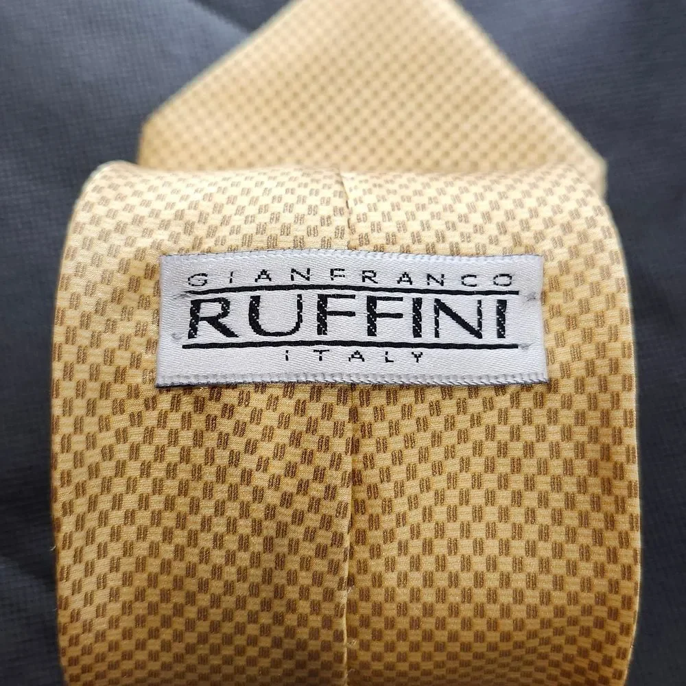 Elegant Yellow Tie for Formal Occasions