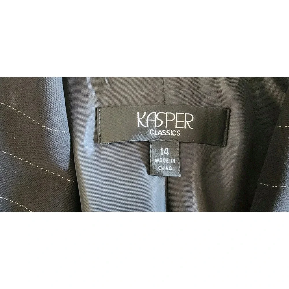 Kasper this black