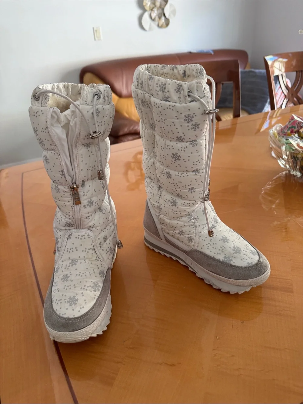 Buffie Women's White Snowflake Winter Boots size 38