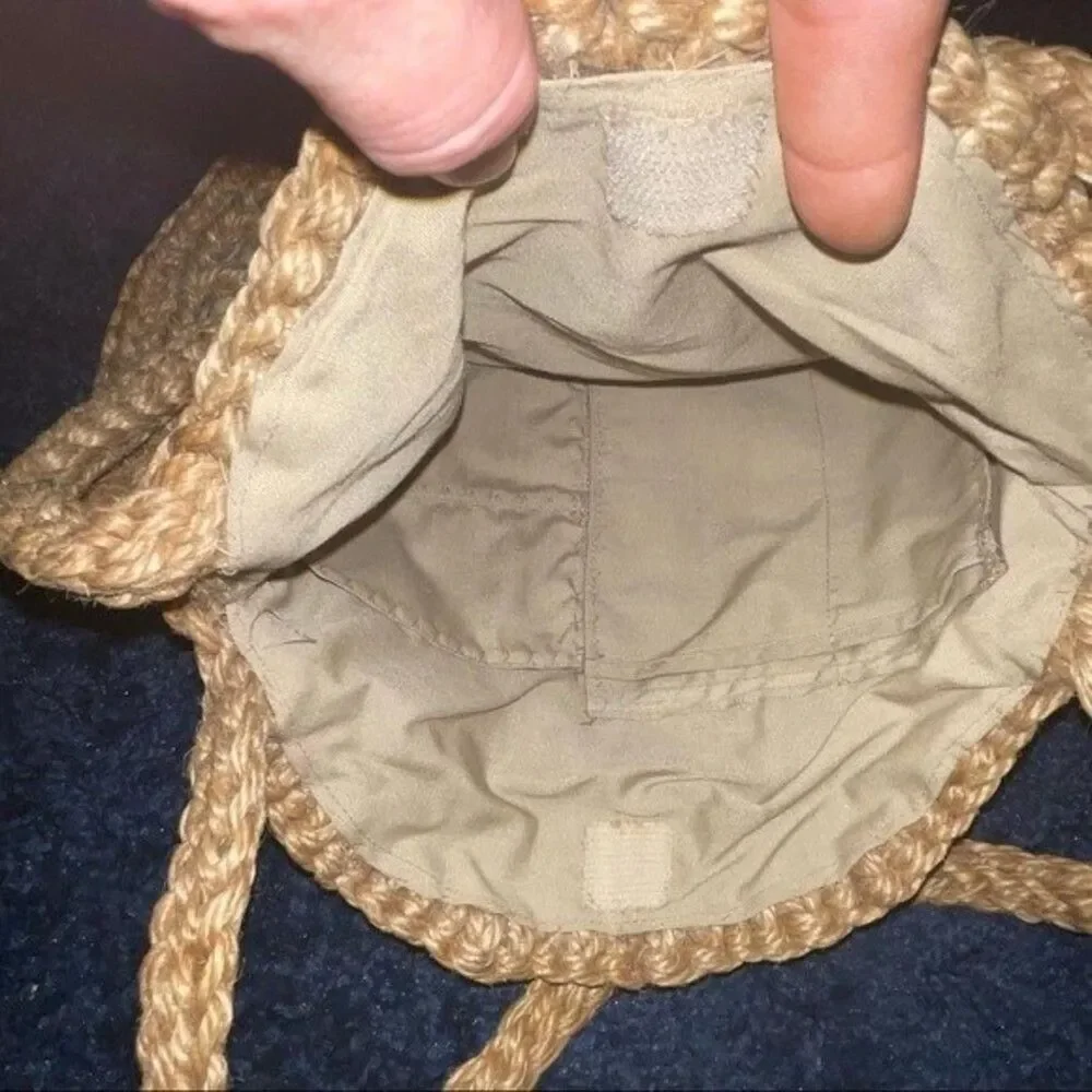 Source Unknown tweed shoulder