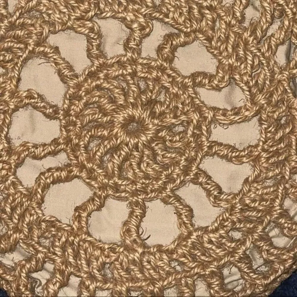 Source Unknown tweed shoulder