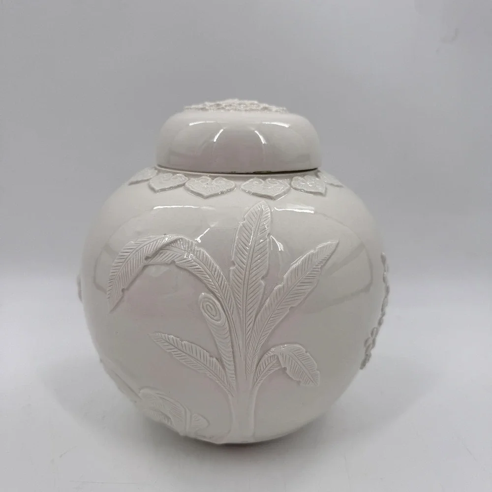 N/A white porcelain