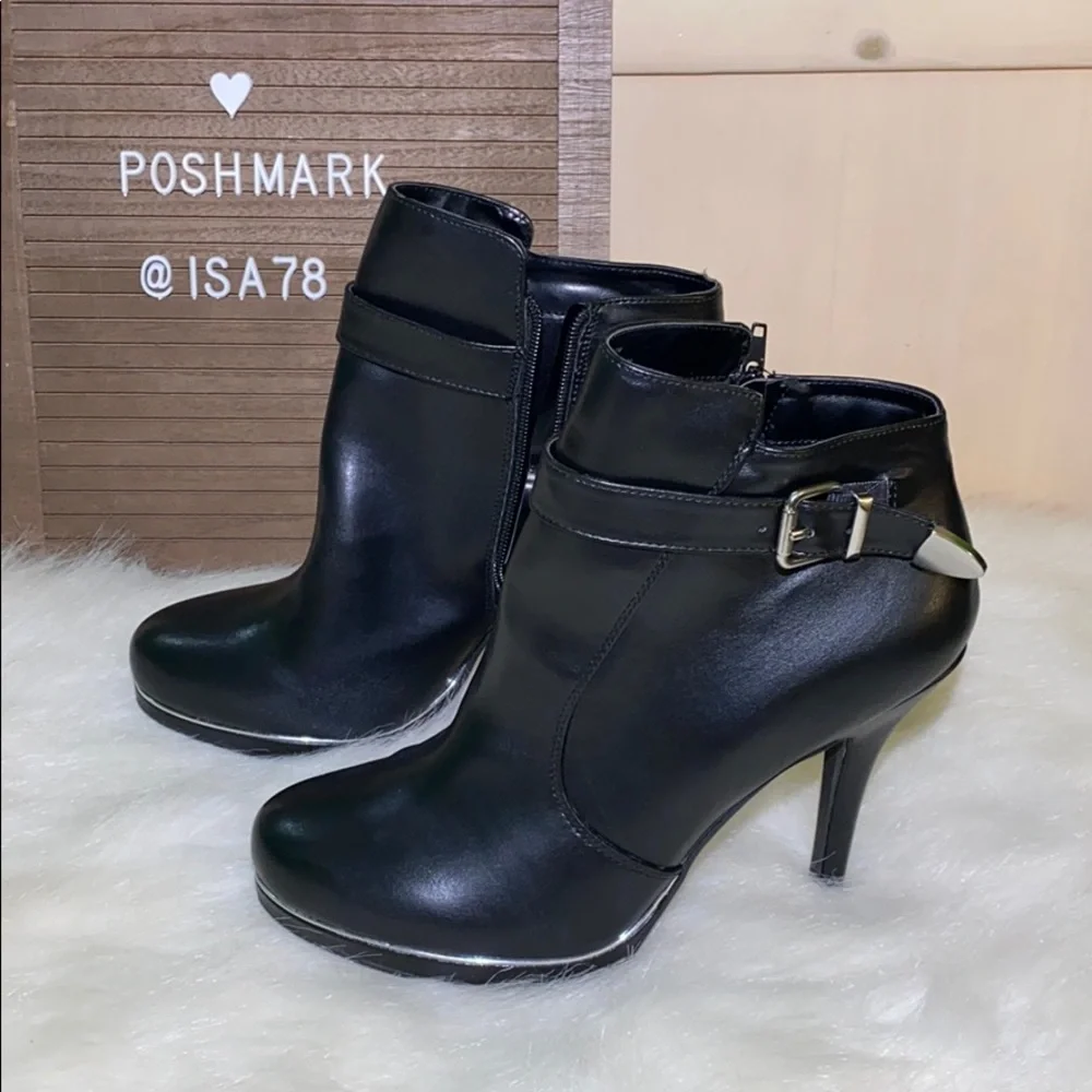 ANDIAMO Aerica Heeled Ankle Booties